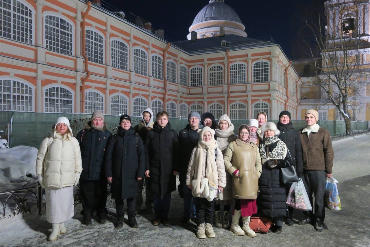 Паломничество молодёжи в  г. Санкт-Петербург